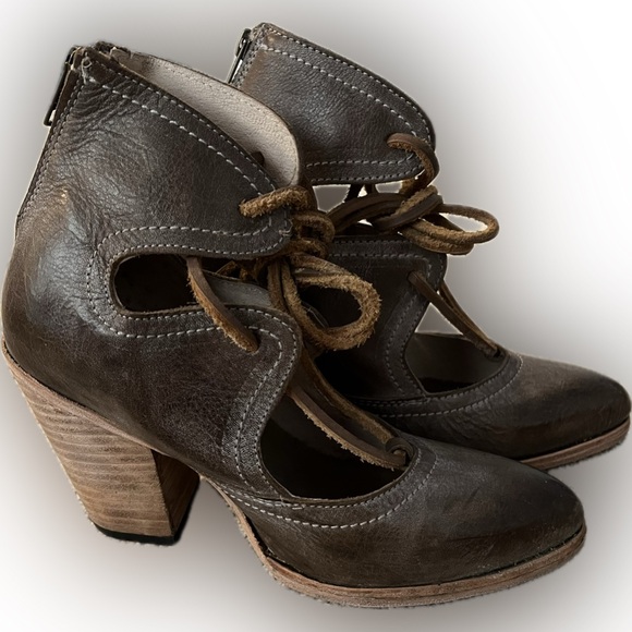 Freebird by Steven Flame leather ankle boot/bootie, Size 8, color Stone - Picture 4 of 6